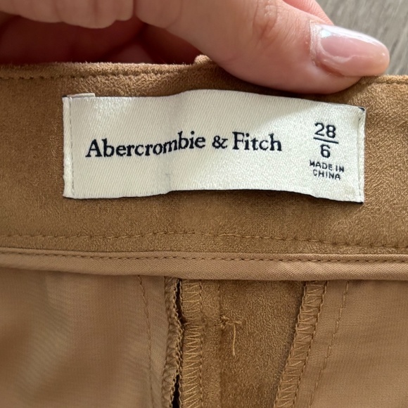 Abercrombie Vegan Suede Shorts - Size 28 / 6 - Sand - Picture 6 of 6